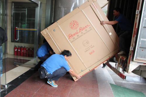荣昌钢琴贵重工艺品无忧运